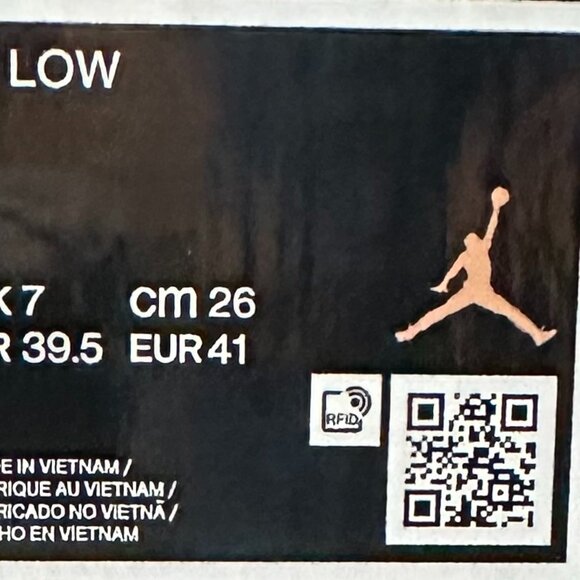 Nike Air Jordan 1 Low, Triple Black - Picture 6 of 6